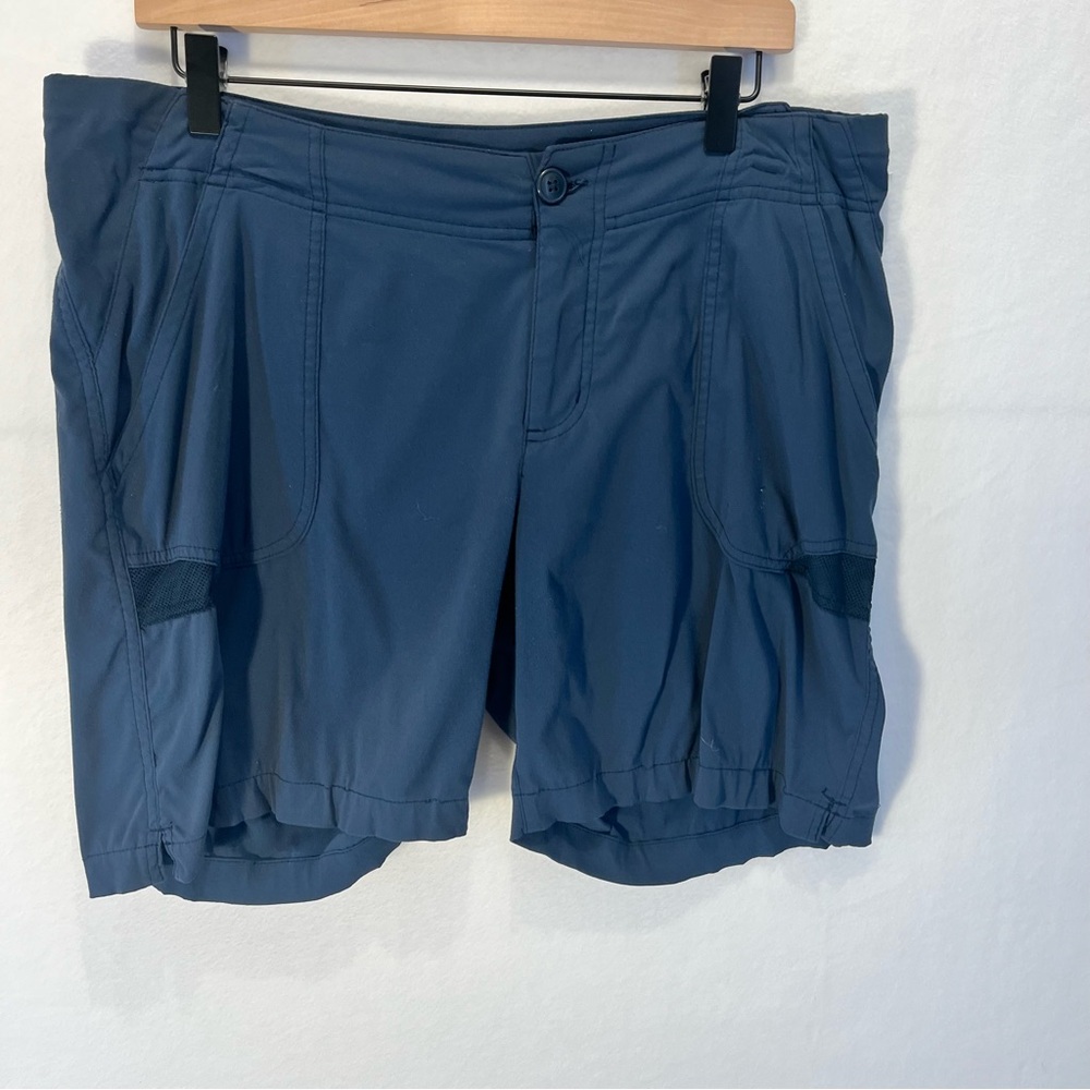 Columbia PFG Omni Shield Shorts Women's Size 14 Navy Blue Fishing Outdoor Active
